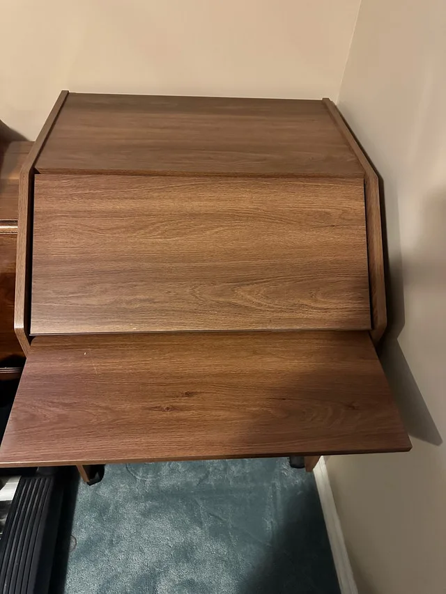 Computer desk with sliding trays image indicator(2)