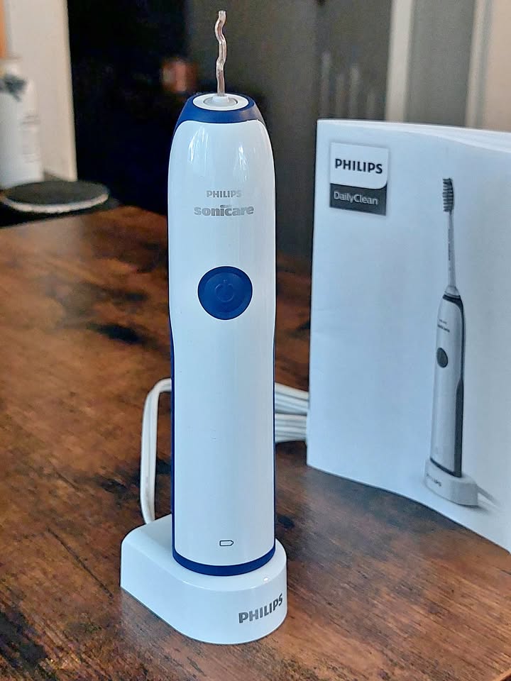 Philips Sonicare HX3231B Electric Toothbrush Handle & Charger