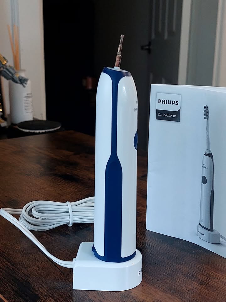 Philips Sonicare HX3231B Electric Toothbrush Handle & Charger - photo 2