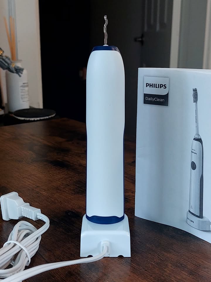 Philips Sonicare HX3231B Electric Toothbrush Handle & Charger - photo 3