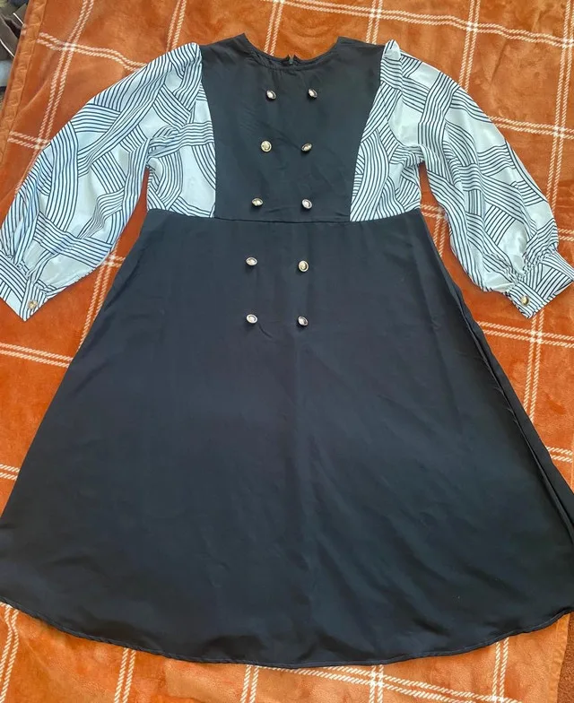 Elegant Black and White Patterned Midi Dress thumbnail