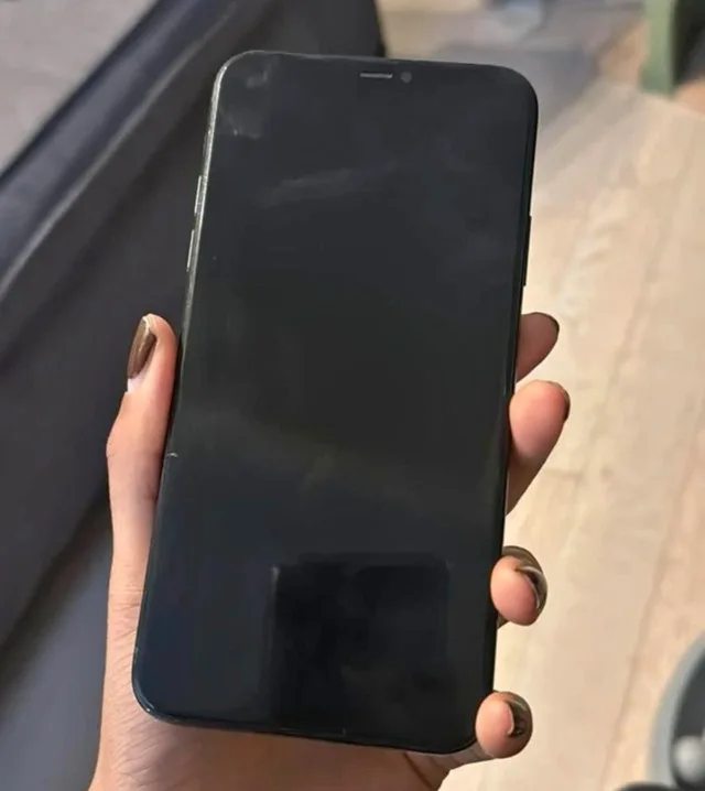 Sim locked iPhone 11 Pro Max thumbnail