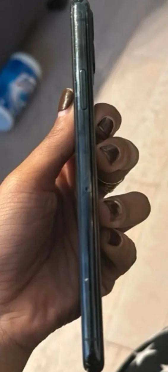 Sim locked iPhone 11 Pro Max image indicator(2)