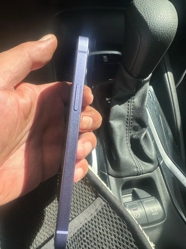 Apple iPhone 12 unlock image indicator(3)