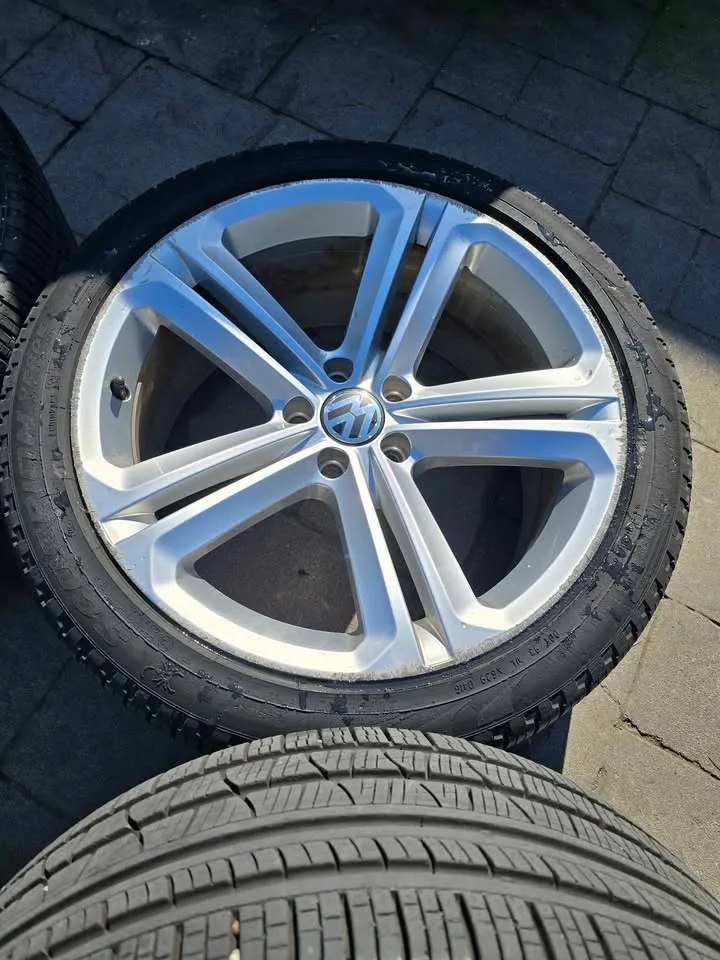 VW 19x9 Tiguan/Audi R line wheels & Perrelli tires image indicator(2)