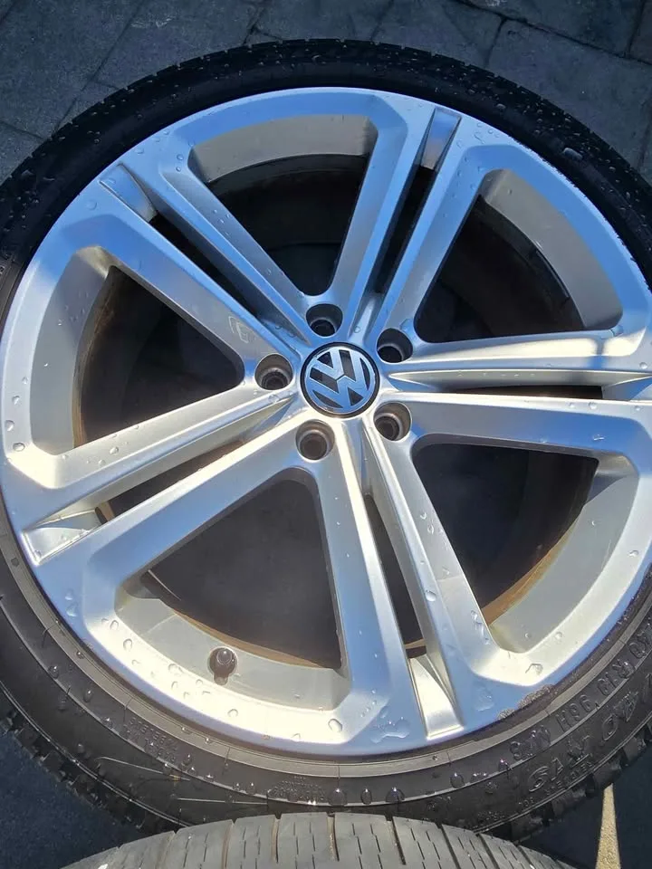 VW 19x9 Tiguan/Audi R line wheels & Perrelli tires image indicator(4)