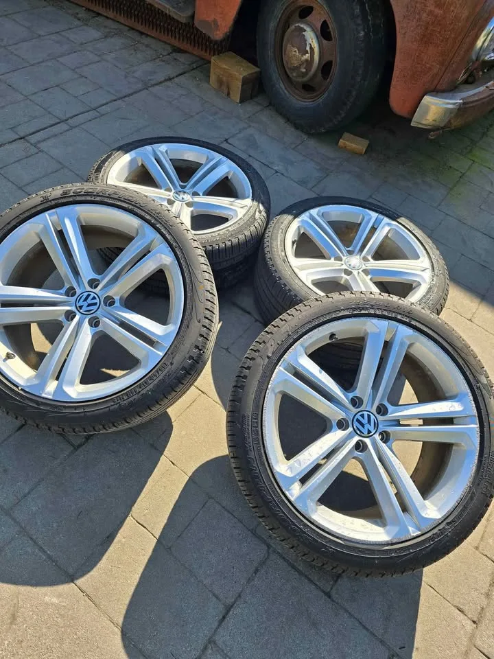 VW 19x9 Tiguan/Audi R line wheels & Perrelli tires image indicator(5)