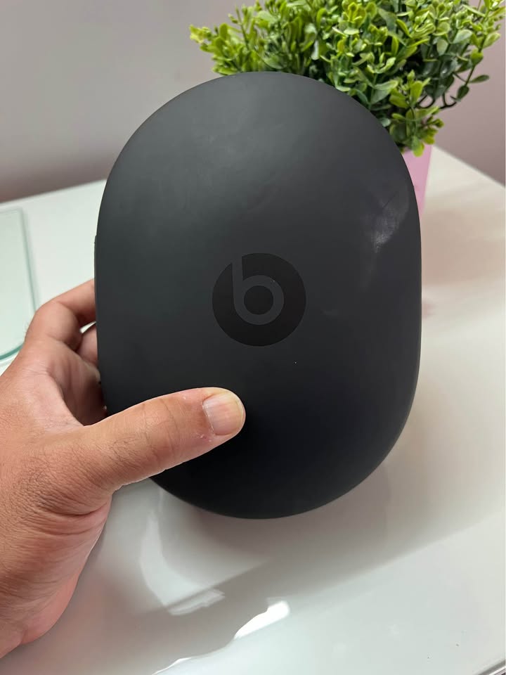 Beats Studio 3 (Barely Used) - photo 4