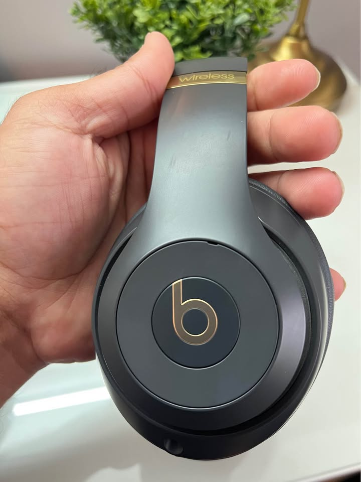 Beats Studio 3 (Barely Used) - photo 5