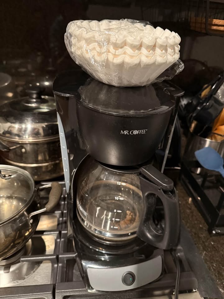 Coffee maker with coffee filter