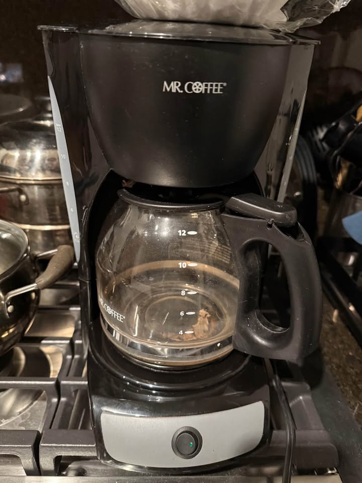 Coffee maker with coffee filter - photo 3
