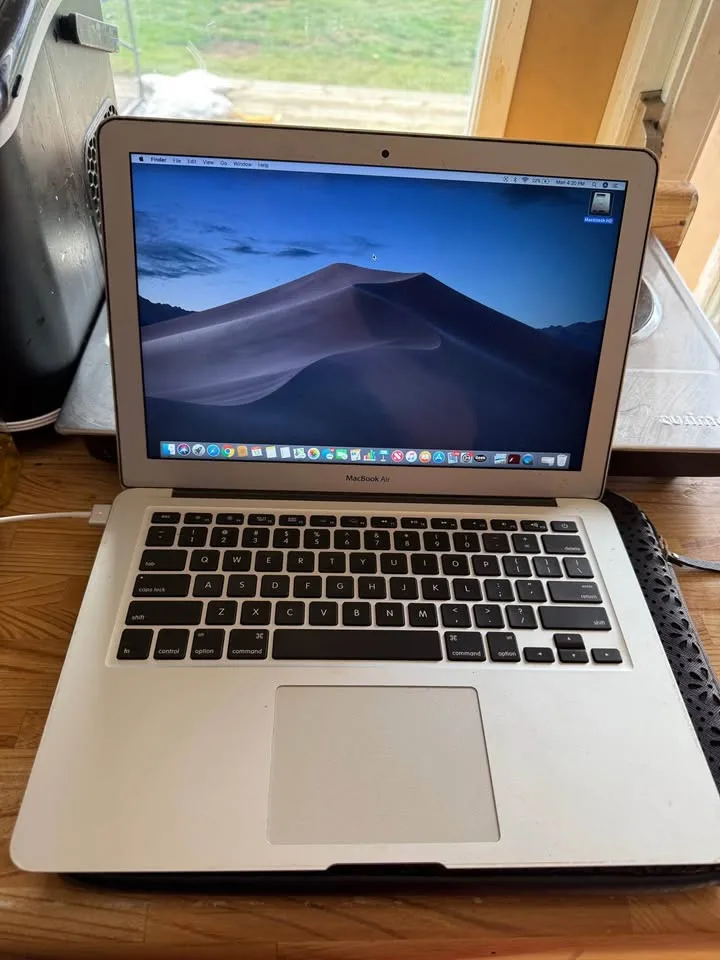 Apple MacBook Air 13-inch image indicator(2)