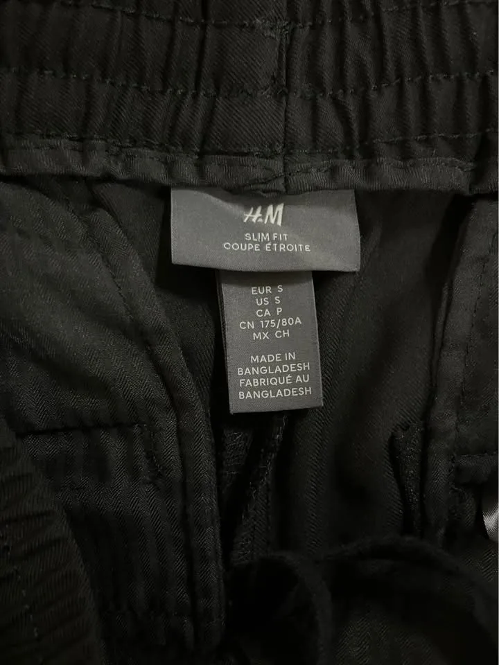 H&M black trousers image indicator(2)