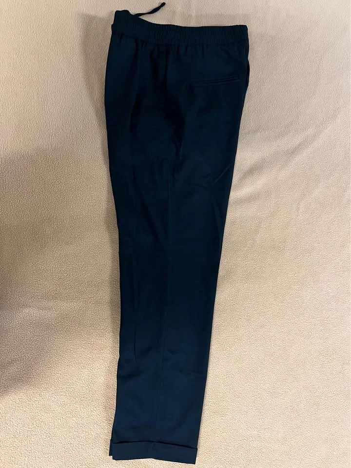 H&M black trousers image indicator(3)