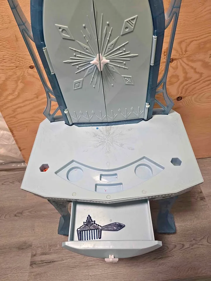 Disney Frozen 2 Elsa's Enchanted Ice Vanity thumbnail