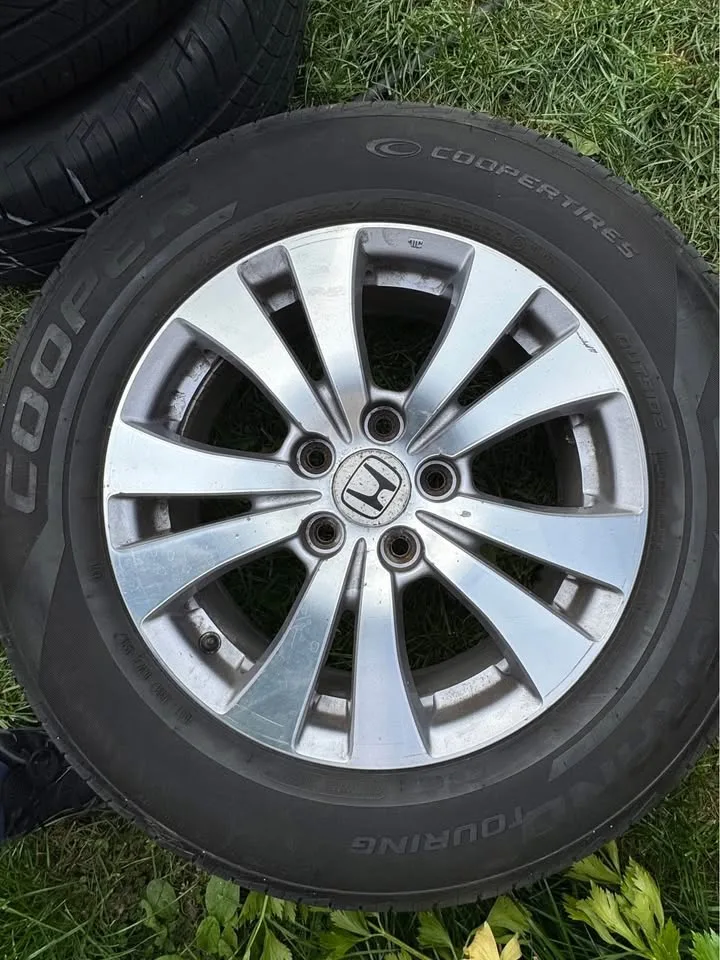 2016 Honda odyssey rim+all season tires full set 235/65R17 104T image indicator(8)