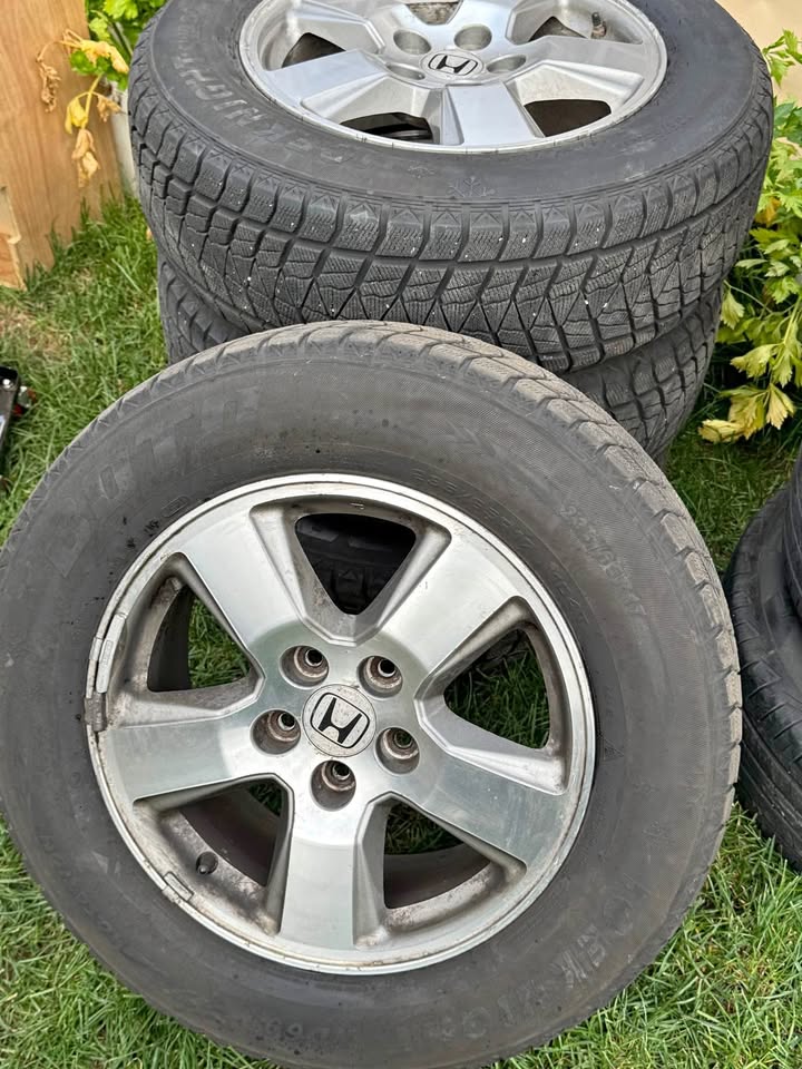 2006 Honda odyssey set rims+ winter tires 235/65R17 104T