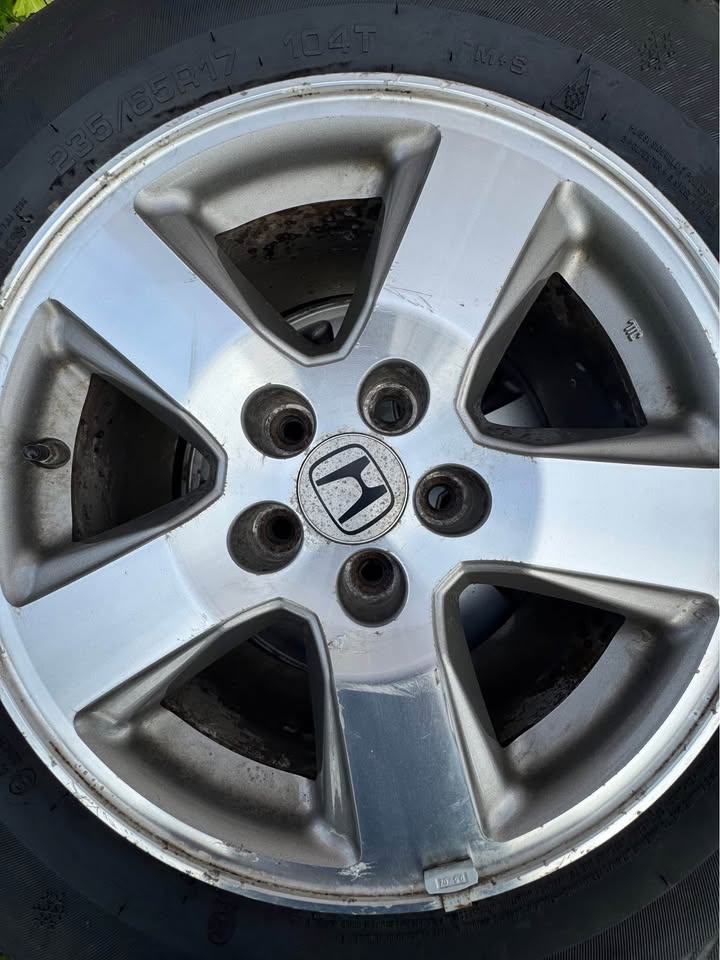 2006 Honda odyssey set rims+ winter tires 235/65R17 104T - photo 2