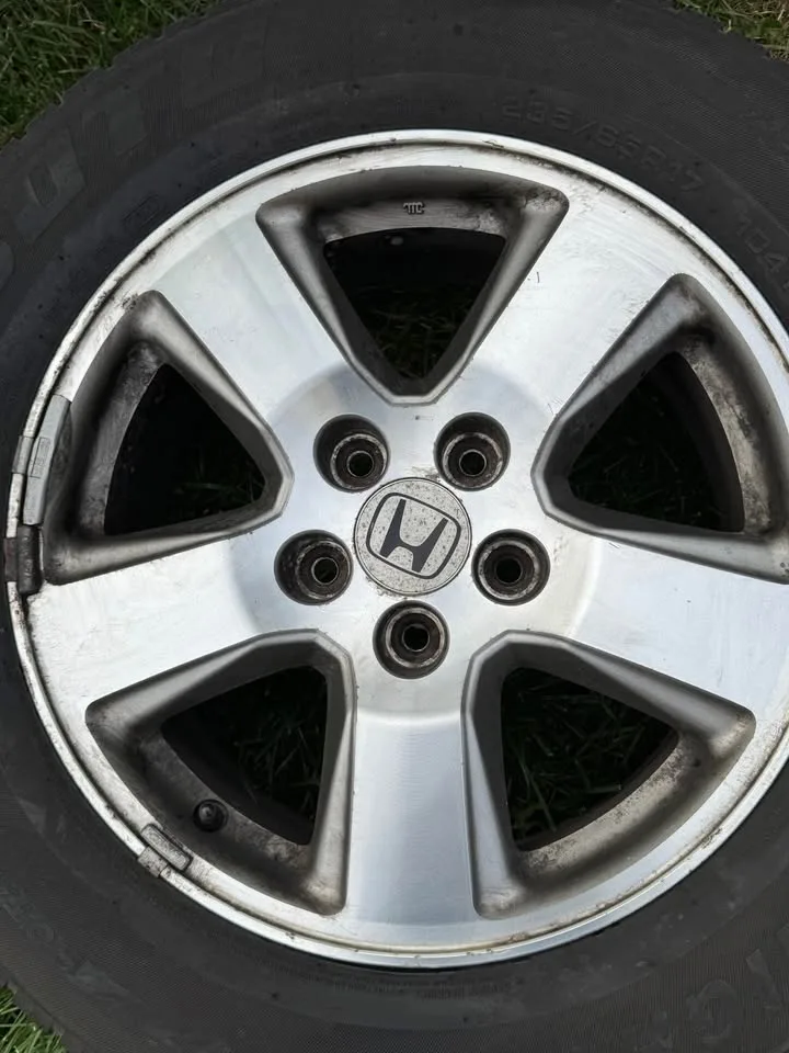 2006 Honda odyssey set rims+ winter tires 235/65R17 104T image indicator(4)