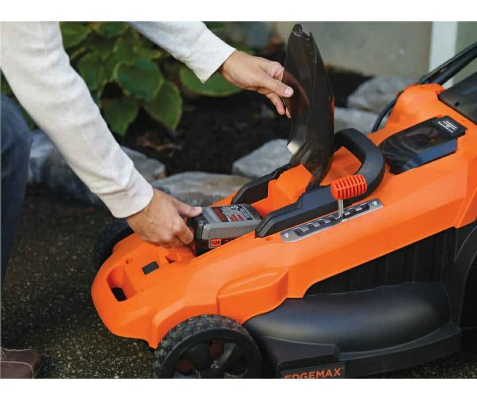 BLACK+DECKER 20" Cordless Mower w/ 2 Batteries - photo 2