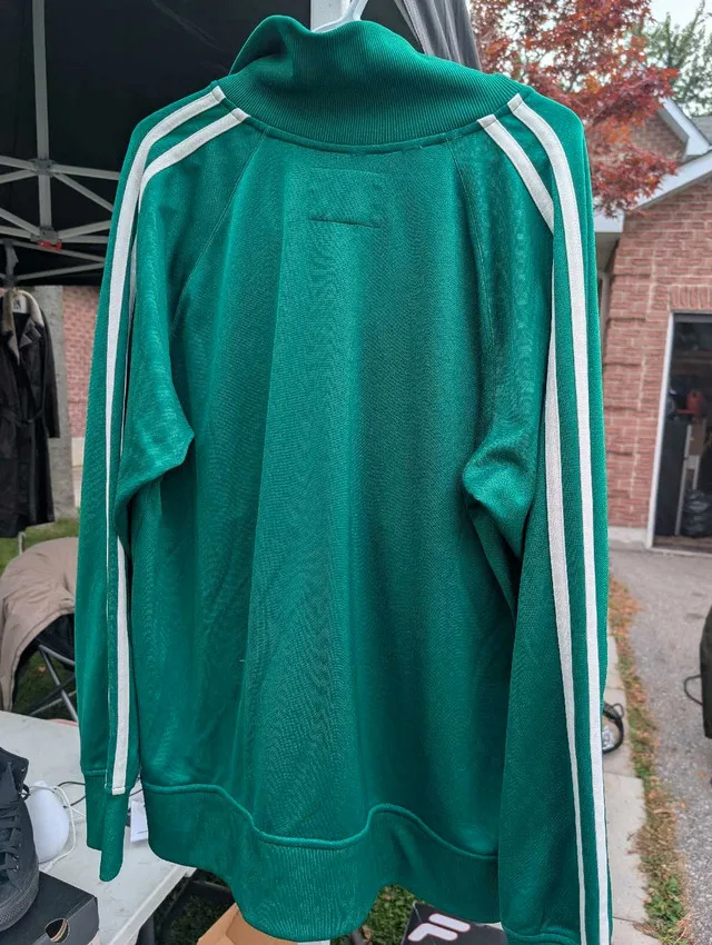 Roots Sweater image indicator(2)