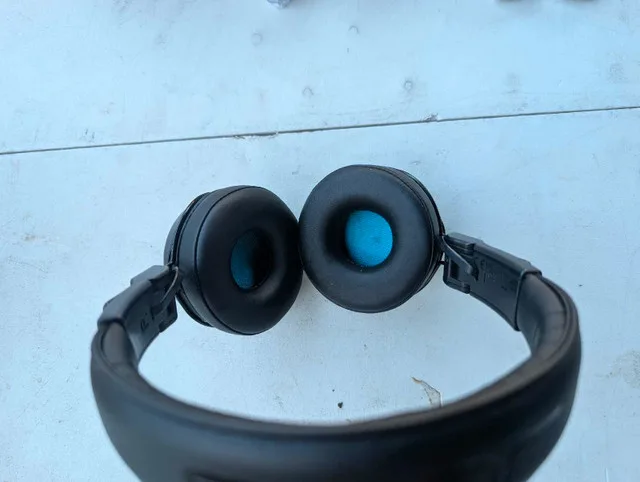 Jlab Bluetooth - Sony Wired Head Phones image indicator(7)