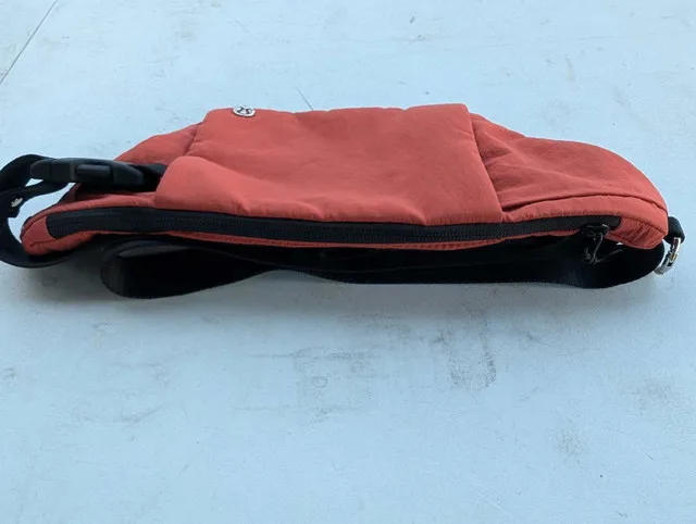 Lululemon Pouch image indicator(3)