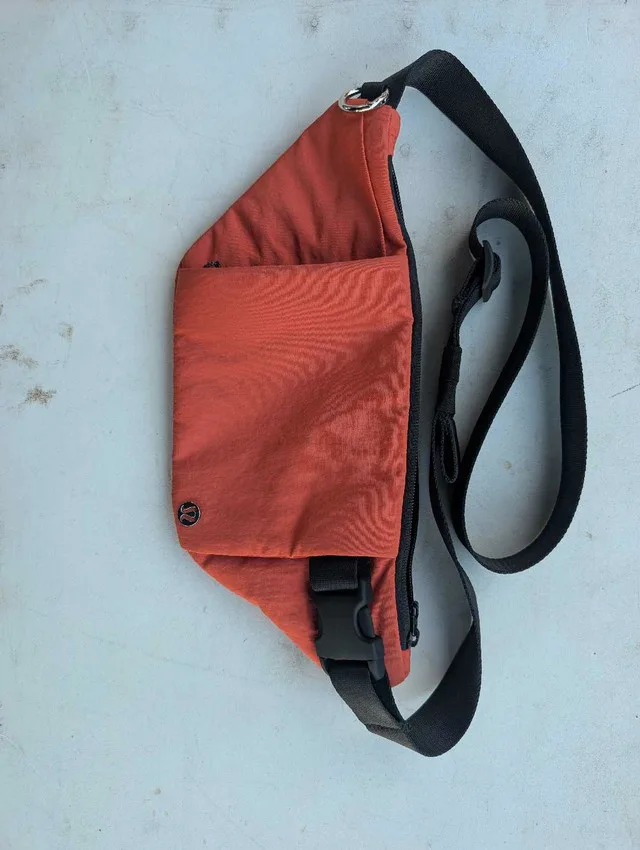 Lululemon Pouch image indicator(6)