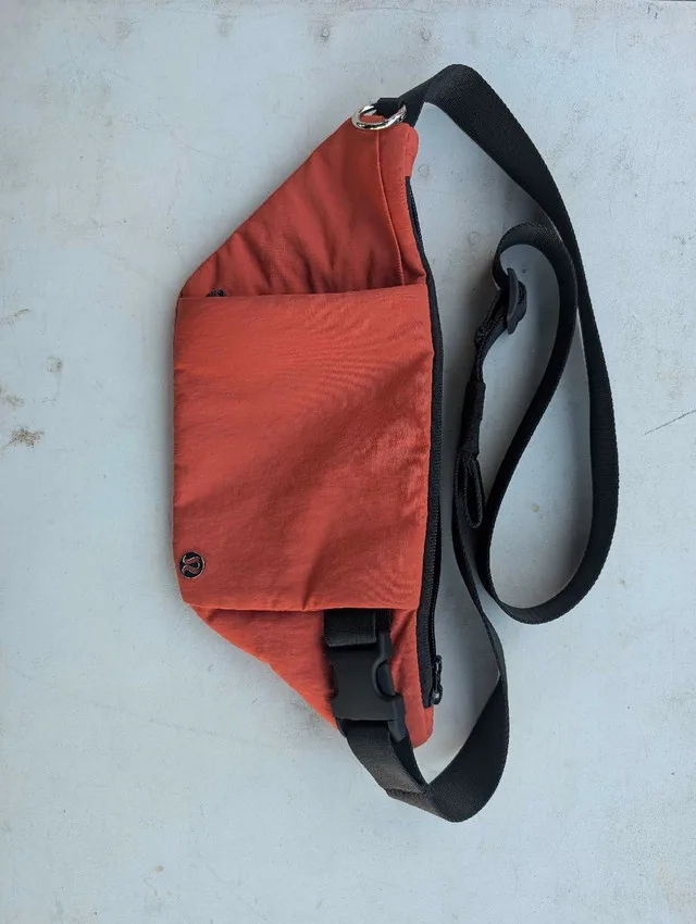 Lululemon Pouch image indicator(7)
