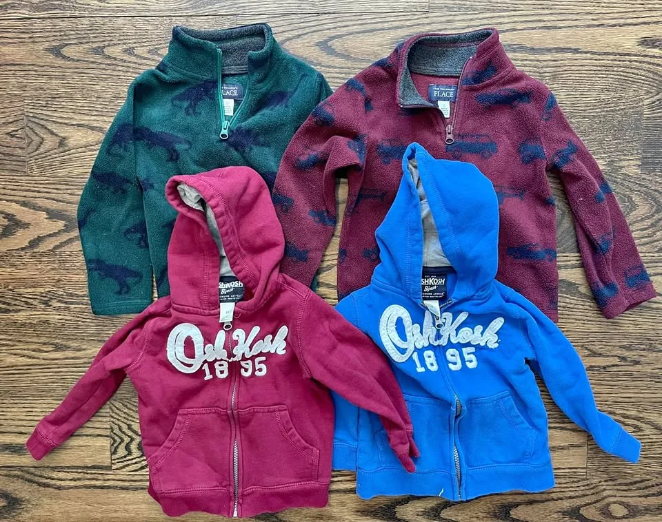 3T Sweatshirts/Fleecy sweaters thumbnail
