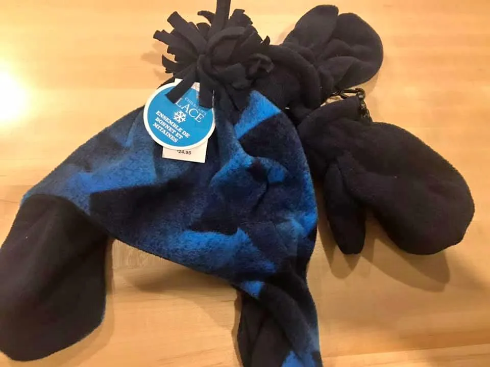 BNWT- Kid’s Hat and Mitts (Size M) thumbnail