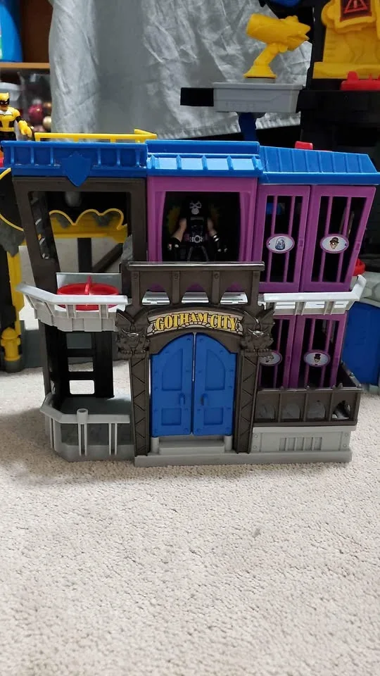 Imaginext Batman with figurines image indicator(2)