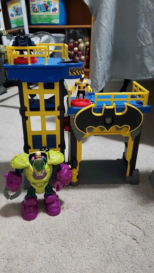 Imaginext Batman with figurines image indicator(3)