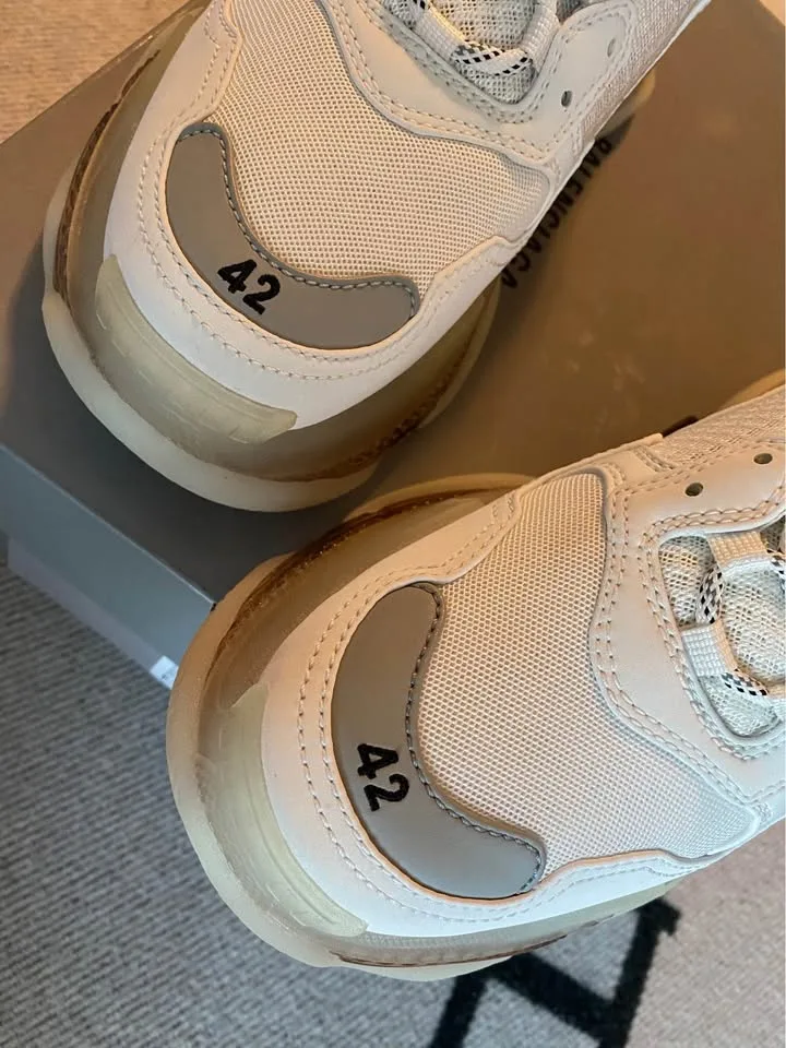 Balenciaga Triple S Sneaker image indicator(6)