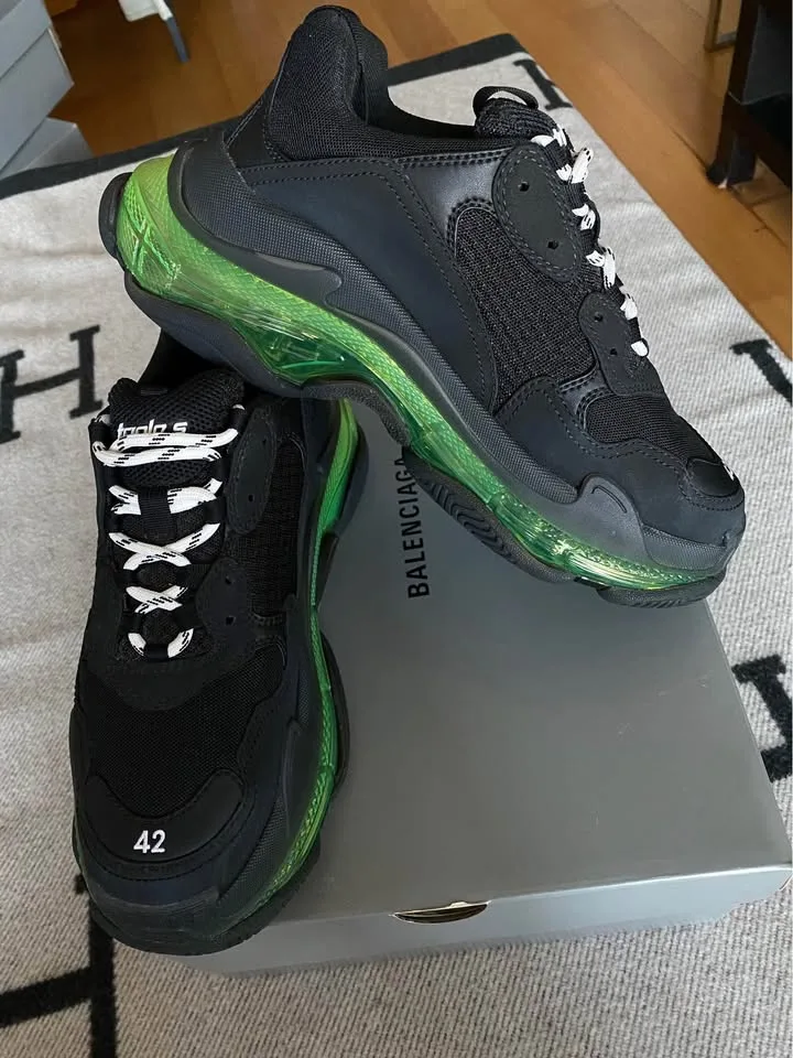 Balenciaga Triple S Sneaker image indicator(2)