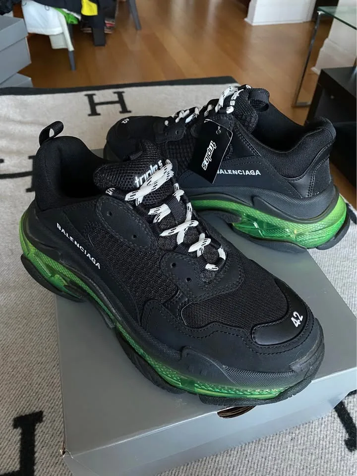 Balenciaga Triple S Sneaker image indicator(3)