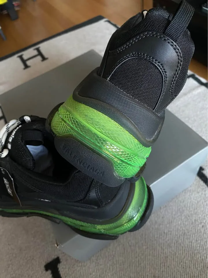 Balenciaga Triple S Sneaker image indicator(5)