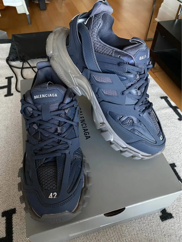 Balenciga Track Sneaker image indicator(2)