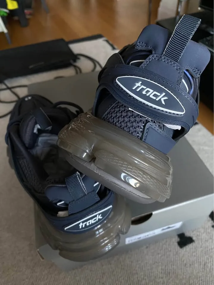 Balenciga Track Sneaker image indicator(4)