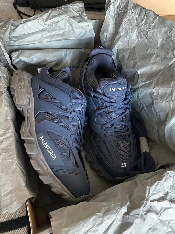 Balenciga Track Sneaker image indicator(6)