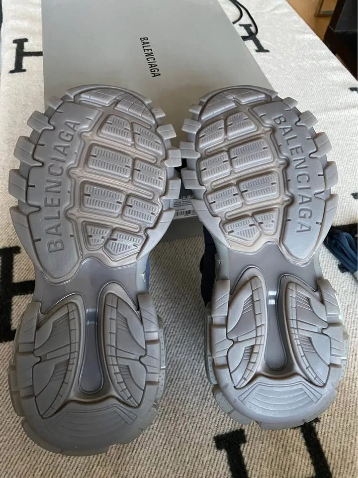 Balenciga Track Sneaker image indicator(7)