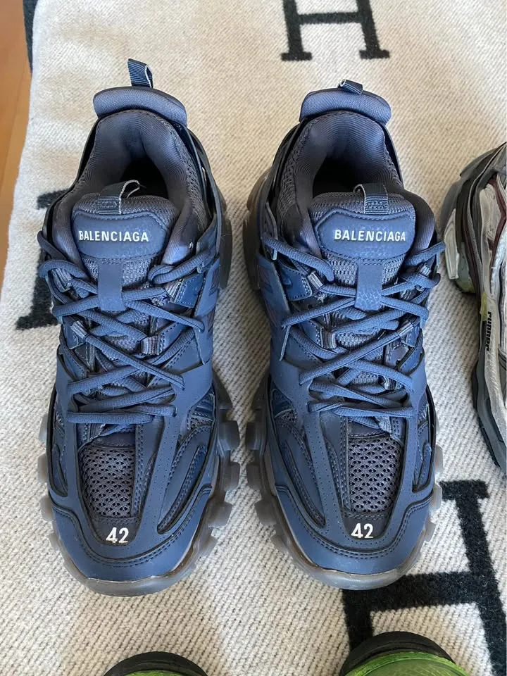 Balenciga Track Sneaker image indicator(8)