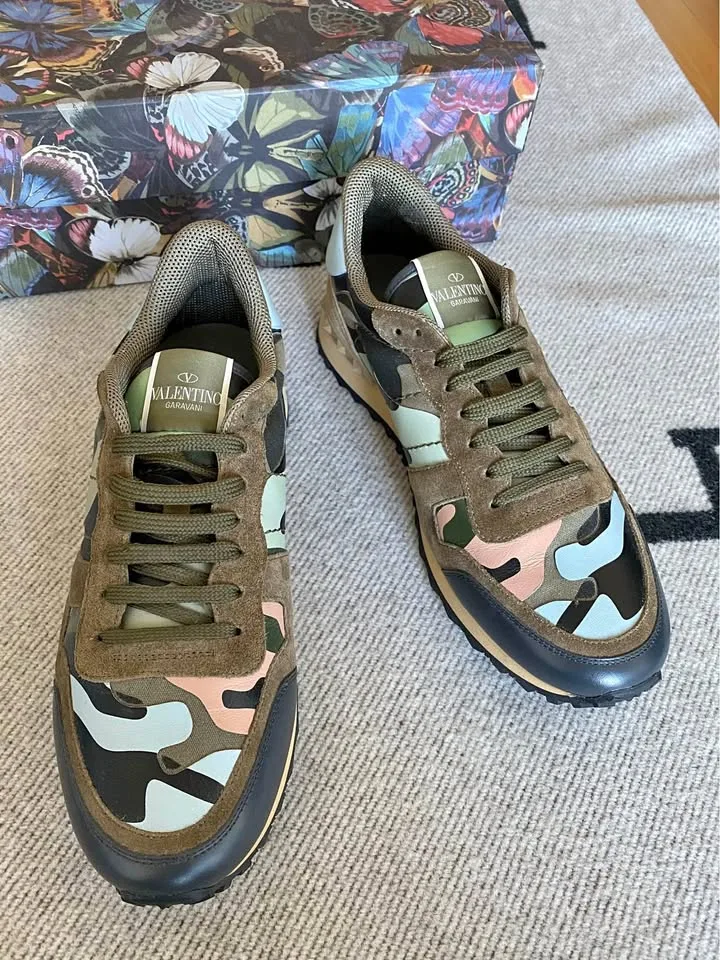 Valentino Low Top Leather Sneaker thumbnail