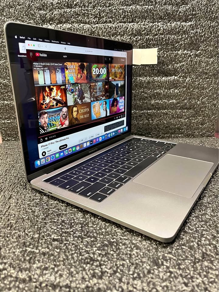 MacBook Pro 13” Touchbar 4 USB-C ports