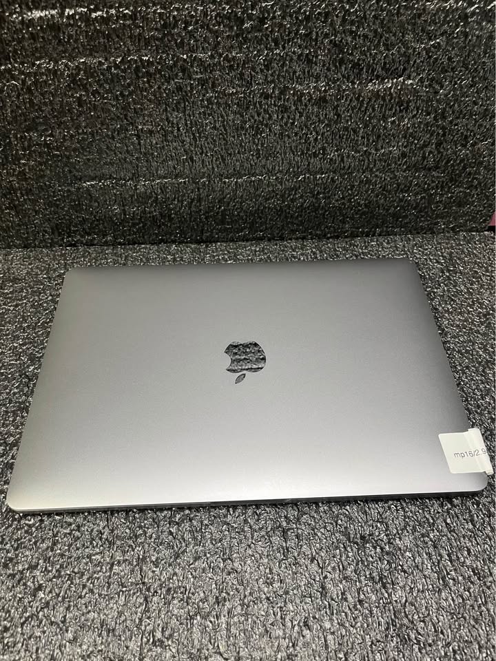 MacBook Pro 13” Touchbar 4 USB-C ports - photo 4