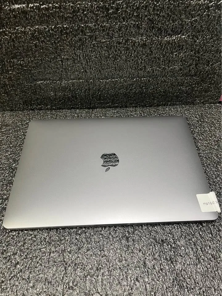 MacBook Pro 13” Touchbar 4 USB-C ports image indicator(4)