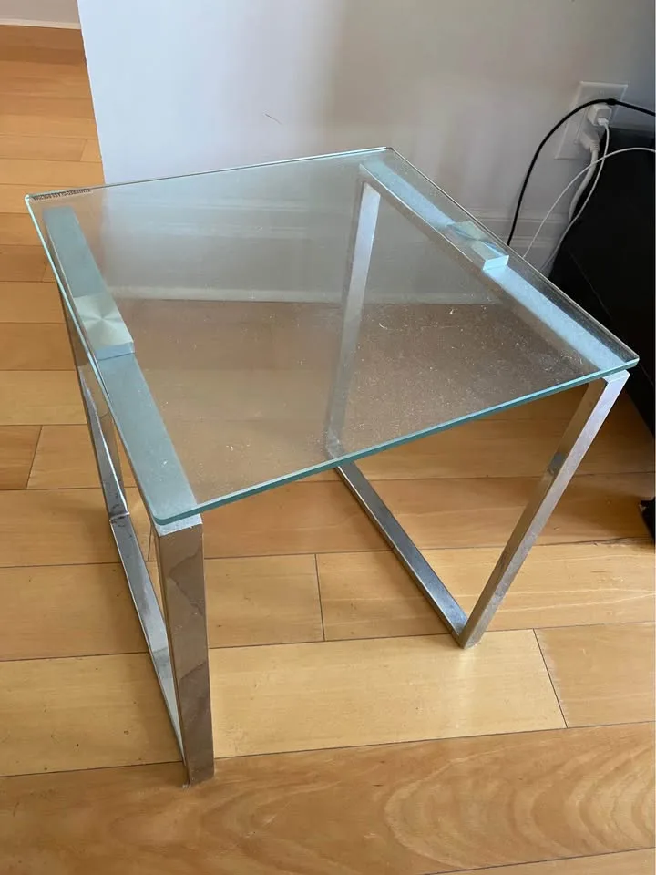 Mobilia Glass Coffee Table Set image indicator(6)