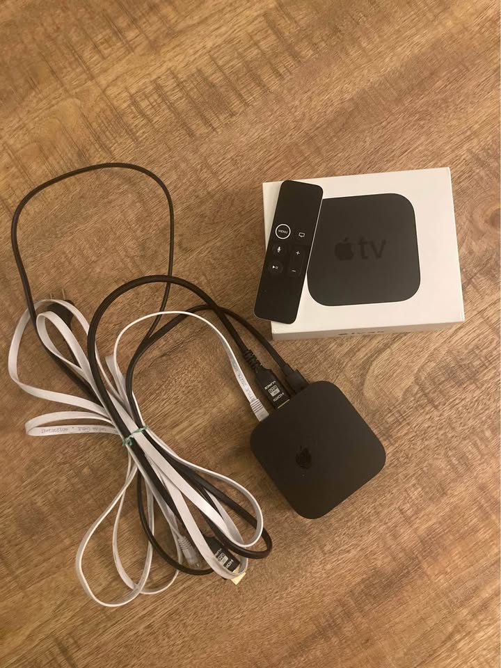 Apple TV 4K (1st Gen, 32GB) + Remote, Box & Cables - photo 2