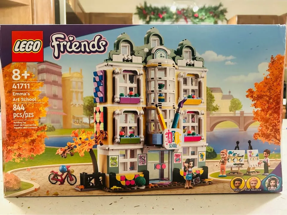 LEGO 41711 Friends Emma’s Art School image indicator(2)