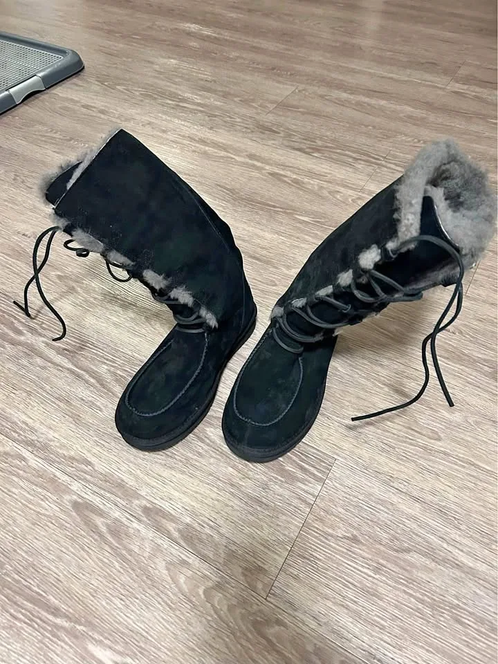 UGG tall boots , new condition , size US 8 / EU 39 thumbnail